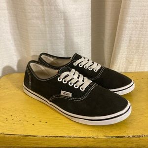vans authentic black white canvas slim
